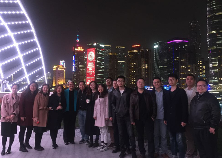 Photo of Drucker Dean Jenny Darroch with members of the Drucker School’s alumni community in Shanghai.
